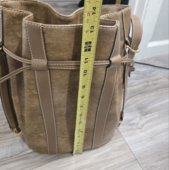 Lancel Elsa Sellier Brown/tan Leather Drawstring Bucket Handbag - Picture 15 of 16